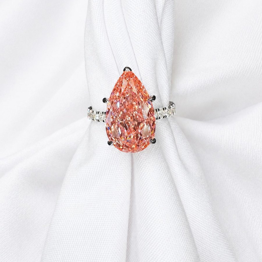 Fancy pink pear-shaped diamond ring
